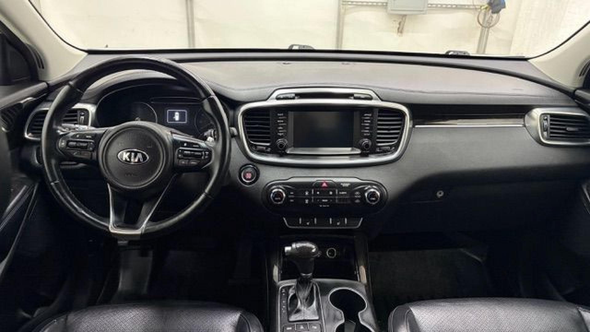 2017 Silver Kia Sorento 2.0T EX (5XYPHDA12HG) with an 2L I-4 gasoline direct injection engine, located at 1806 Veterans Memorial Hwy SW, Austell, GA, 30168, (770) 944-9558, 33.817959, -84.606987- Photo#15
