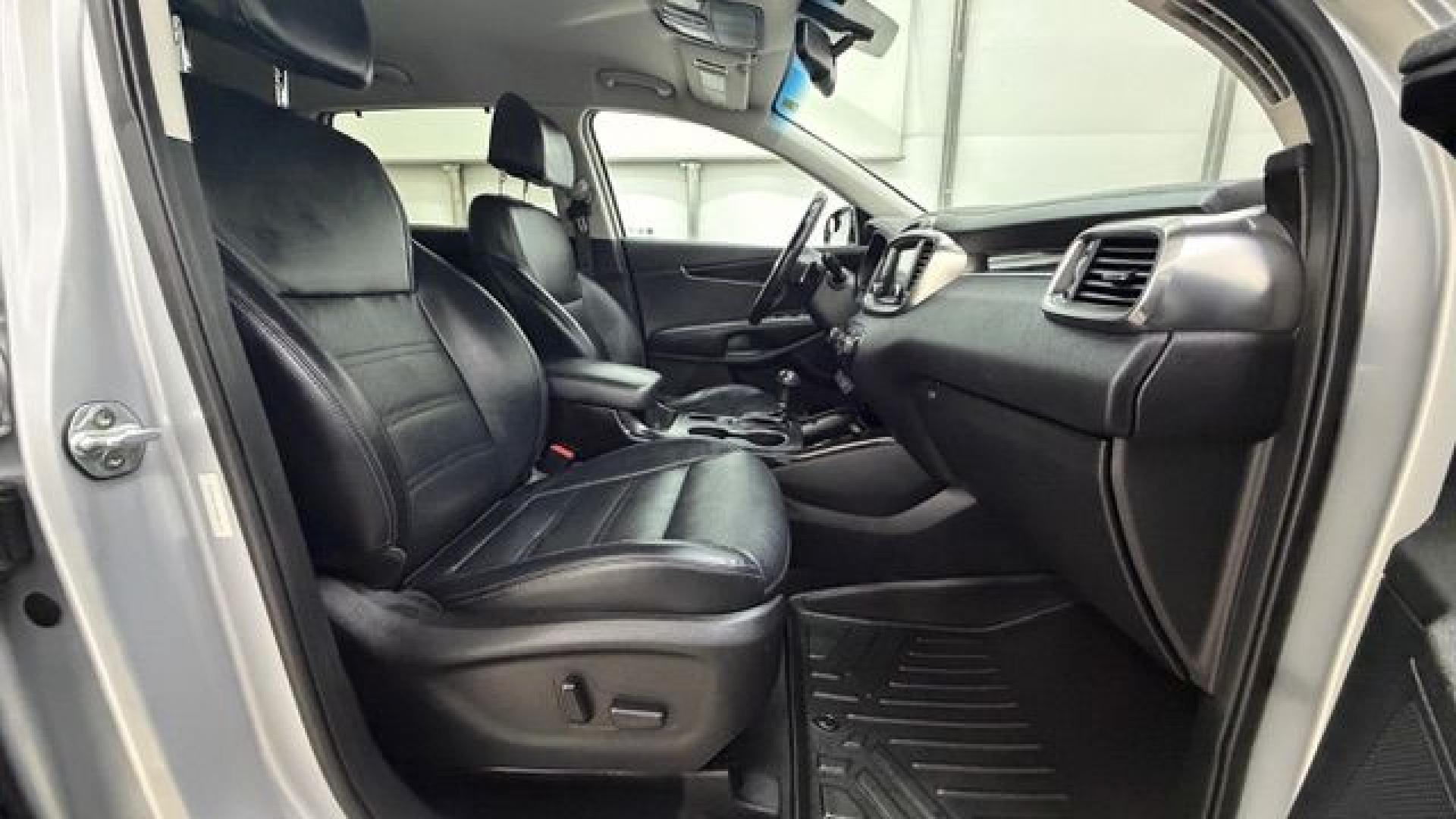 2017 Silver Kia Sorento 2.0T EX (5XYPHDA12HG) with an 2L I-4 gasoline direct injection engine, located at 1806 Veterans Memorial Hwy SW, Austell, GA, 30168, (770) 944-9558, 33.817959, -84.606987- Photo#18