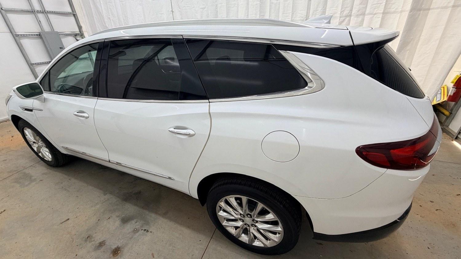 2018 White Buick Enclave Premium (5GAERCKW9JJ) with an 3.6L V-6 gasoline direct injection engine, located at 1806 Veterans Memorial Hwy SW, Austell, GA, 30168, (770) 944-9558, 33.817959, -84.606987 - Photo#4