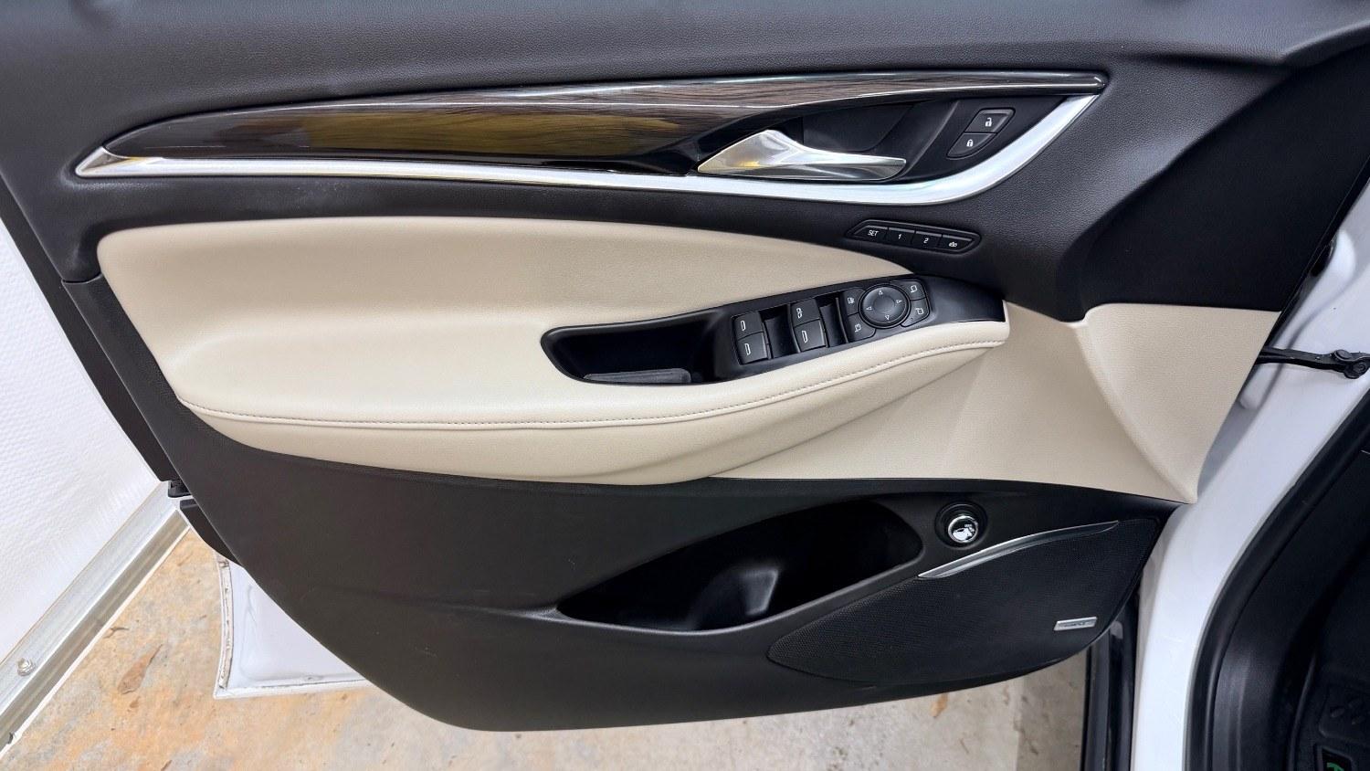 2018 White Buick Enclave Premium (5GAERCKW9JJ) with an 3.6L V-6 gasoline direct injection engine, located at 1806 Veterans Memorial Hwy SW, Austell, GA, 30168, (770) 944-9558, 33.817959, -84.606987 - Photo#10