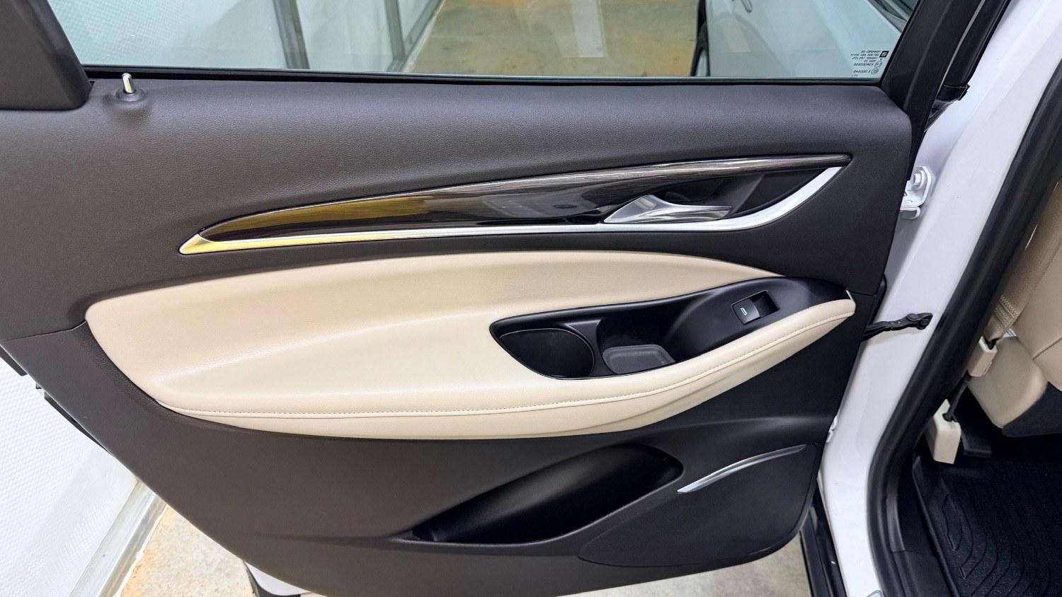 2018 White Buick Enclave Premium (5GAERCKW9JJ) with an 3.6L V-6 gasoline direct injection engine, located at 1806 Veterans Memorial Hwy SW, Austell, GA, 30168, (770) 944-9558, 33.817959, -84.606987 - Photo#12