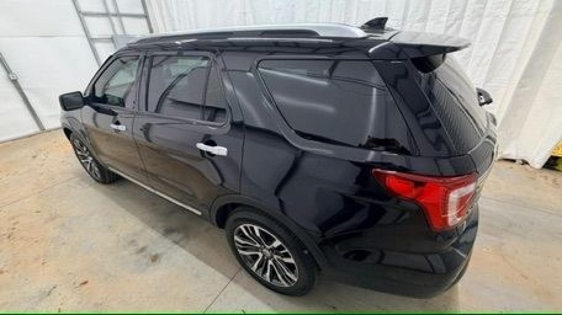 2016 Black Ford Explorer Platinum (1FM5K8HT0GG) with an EcoBoost 3.5L V-6 gasoline direct injection engine, located at 1806 Veterans Memorial Hwy SW, Austell, GA, 30168, (770) 944-9558, 33.817959, -84.606987 - Photo#2