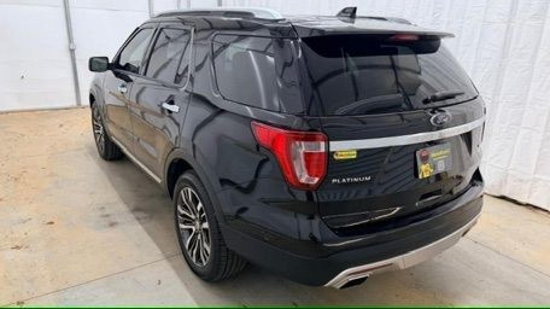 2016 Black Ford Explorer Platinum (1FM5K8HT0GG) with an EcoBoost 3.5L V-6 gasoline direct injection engine, located at 1806 Veterans Memorial Hwy SW, Austell, GA, 30168, (770) 944-9558, 33.817959, -84.606987 - Photo#3