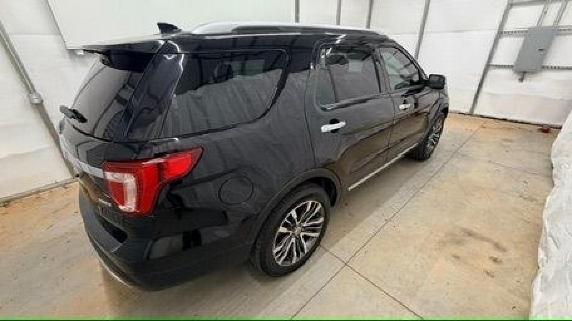 2016 Black Ford Explorer Platinum (1FM5K8HT0GG) with an EcoBoost 3.5L V-6 gasoline direct injection engine, located at 1806 Veterans Memorial Hwy SW, Austell, GA, 30168, (770) 944-9558, 33.817959, -84.606987 - Photo#6