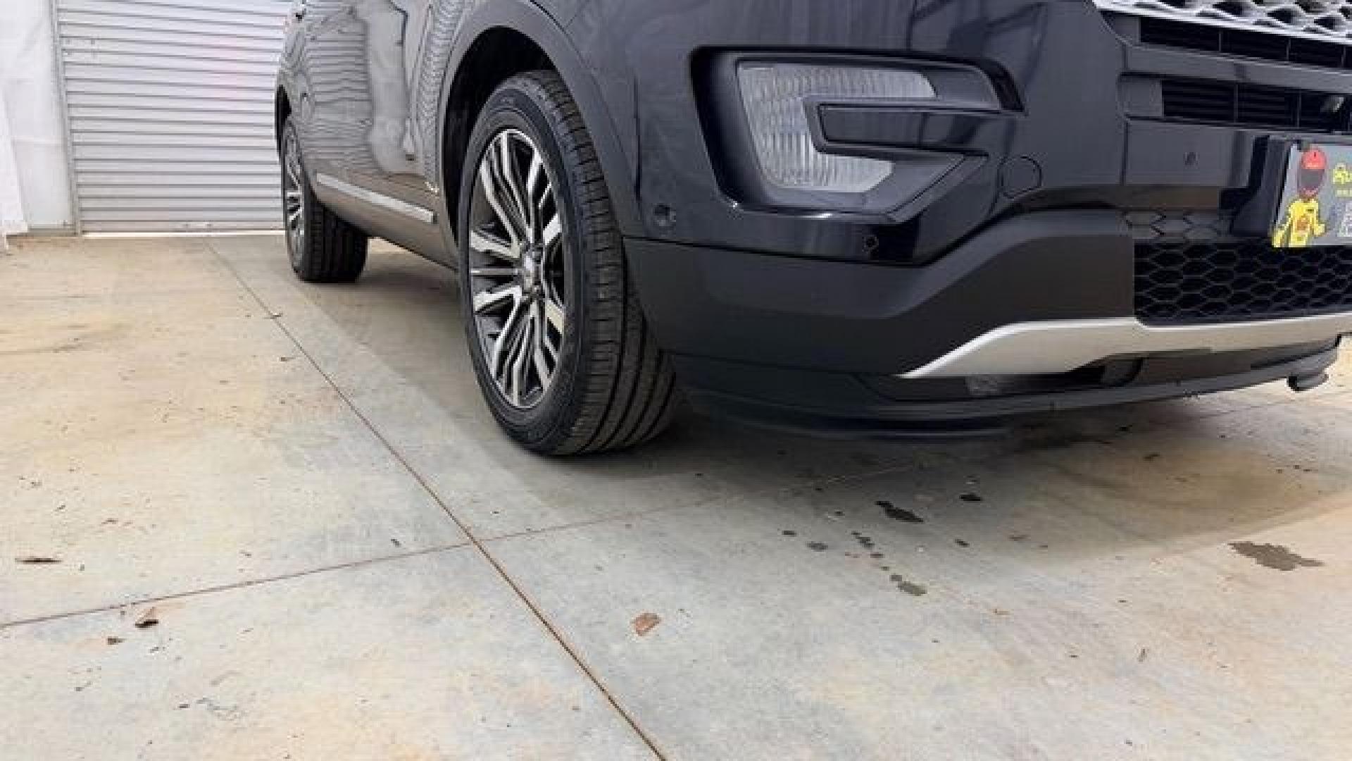 2016 Black Ford Explorer Platinum (1FM5K8HT0GG) with an EcoBoost 3.5L V-6 gasoline direct injection engine, located at 1806 Veterans Memorial Hwy SW, Austell, GA, 30168, (770) 944-9558, 33.817959, -84.606987 - Photo#19