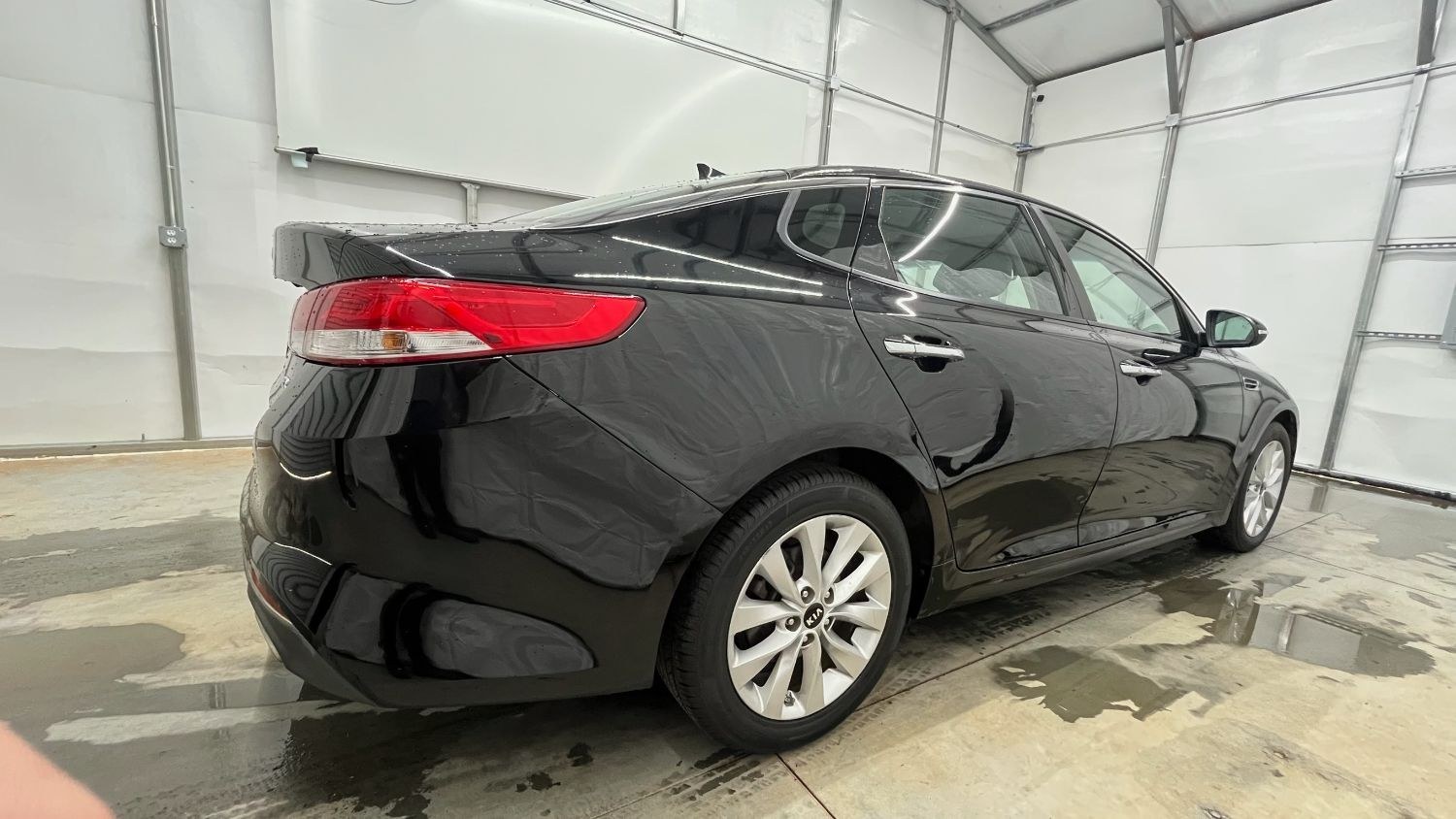 2018 Black Kia Optima EX (5XXGU4L30JG) with an Theta II 2.4L I-4 gasoline direct injection engine, located at 1806 Veterans Memorial Hwy SW, Austell, GA, 30168, (770) 944-9558, 33.817959, -84.606987 - Photo#6
