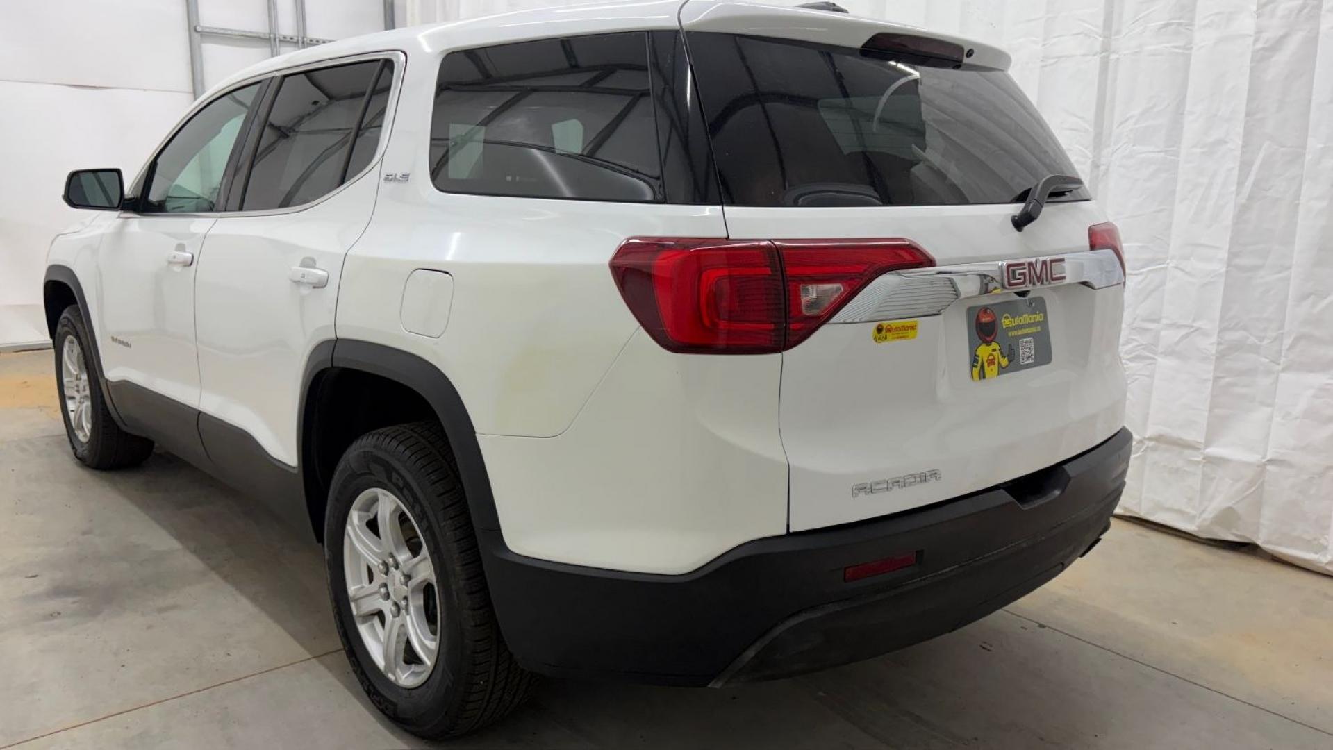 2017 White GMC Acadia SLE-1 (1GKKNKLA1HZ) with an 2.5L I-4 gasoline direct injection engine, located at 1806 Veterans Memorial Hwy SW, Austell, GA, 30168, (770) 944-9558, 33.817959, -84.606987- Photo#3