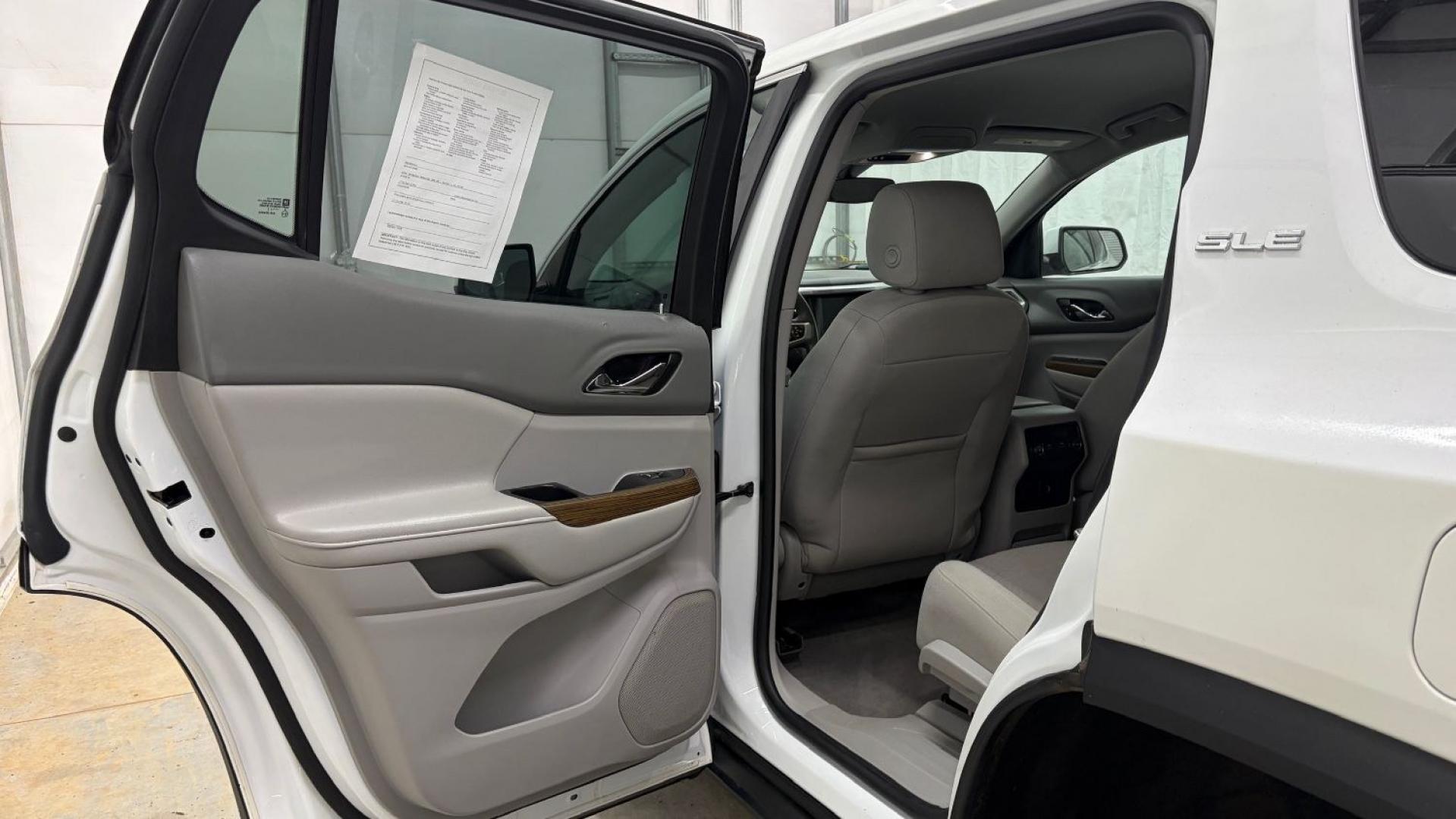 2017 White GMC Acadia SLE-1 (1GKKNKLA1HZ) with an 2.5L I-4 gasoline direct injection engine, located at 1806 Veterans Memorial Hwy SW, Austell, GA, 30168, (770) 944-9558, 33.817959, -84.606987- Photo#13