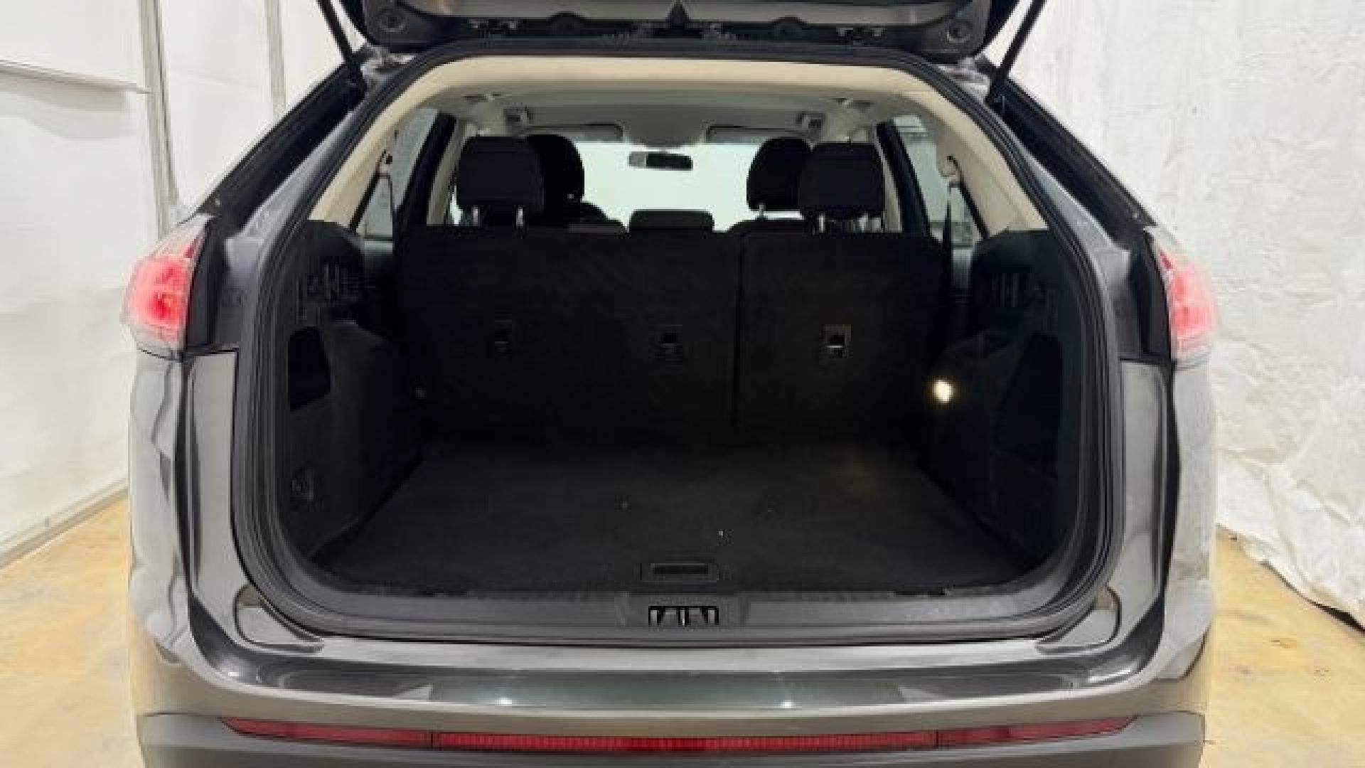 2016 Gray Ford Edge SE (2FMPK4G98GB) with an EcoBoost 2L I-4 gasoline direct injection engine, located at 1806 Veterans Memorial Hwy SW, Austell, GA, 30168, (770) 944-9558, 33.817959, -84.606987 - Photo#5