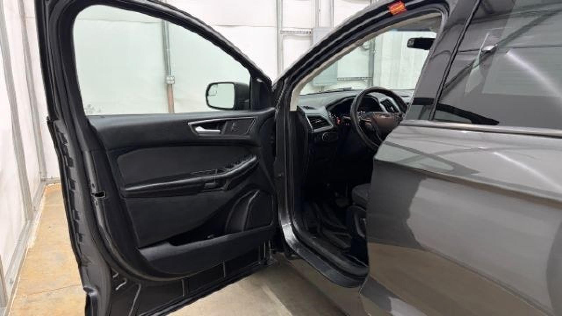 2016 Gray Ford Edge SE (2FMPK4G98GB) with an EcoBoost 2L I-4 gasoline direct injection engine, located at 1806 Veterans Memorial Hwy SW, Austell, GA, 30168, (770) 944-9558, 33.817959, -84.606987 - Photo#11