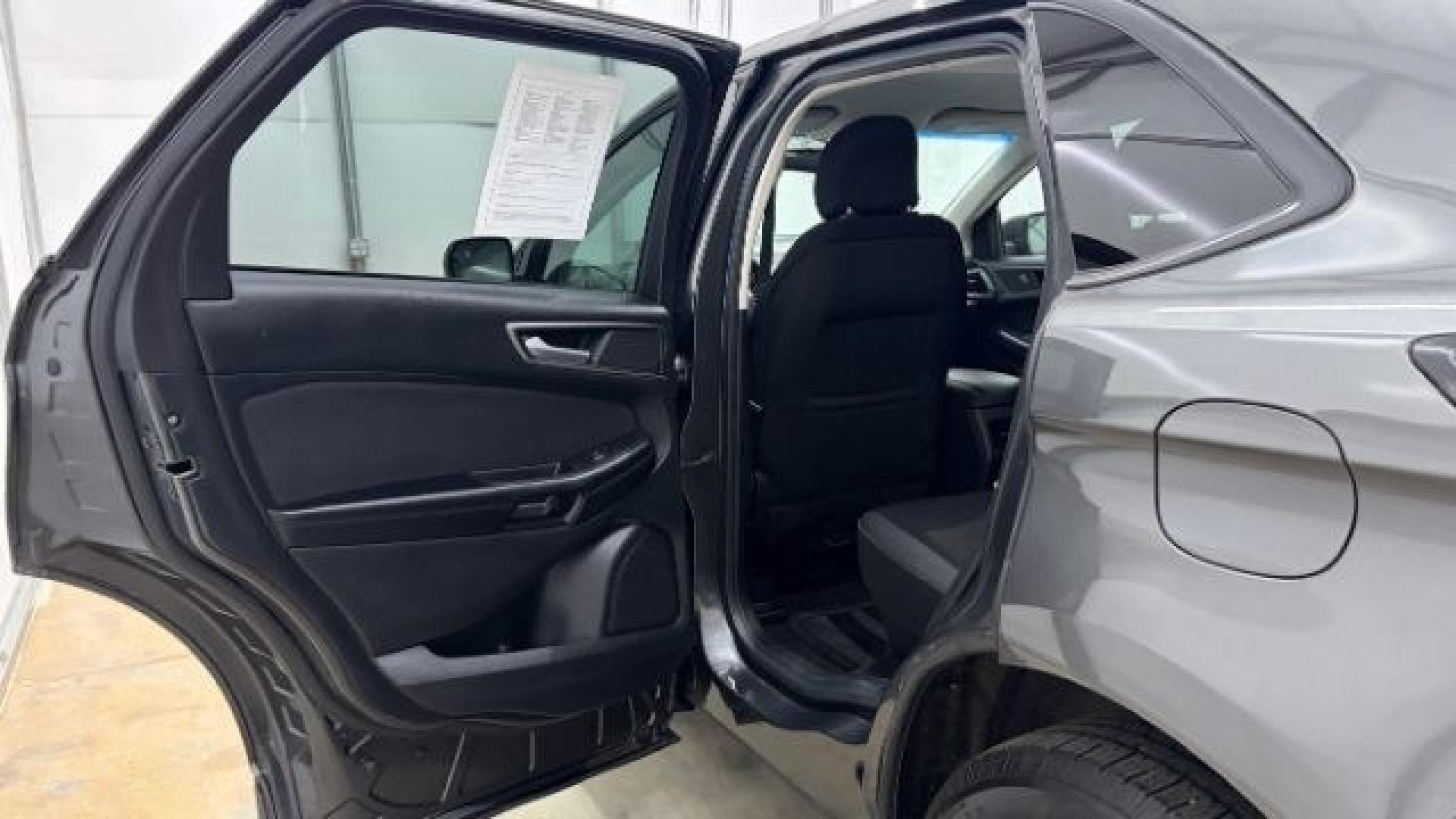 2016 Gray Ford Edge SE (2FMPK4G98GB) with an EcoBoost 2L I-4 gasoline direct injection engine, located at 1806 Veterans Memorial Hwy SW, Austell, GA, 30168, (770) 944-9558, 33.817959, -84.606987 - Photo#15