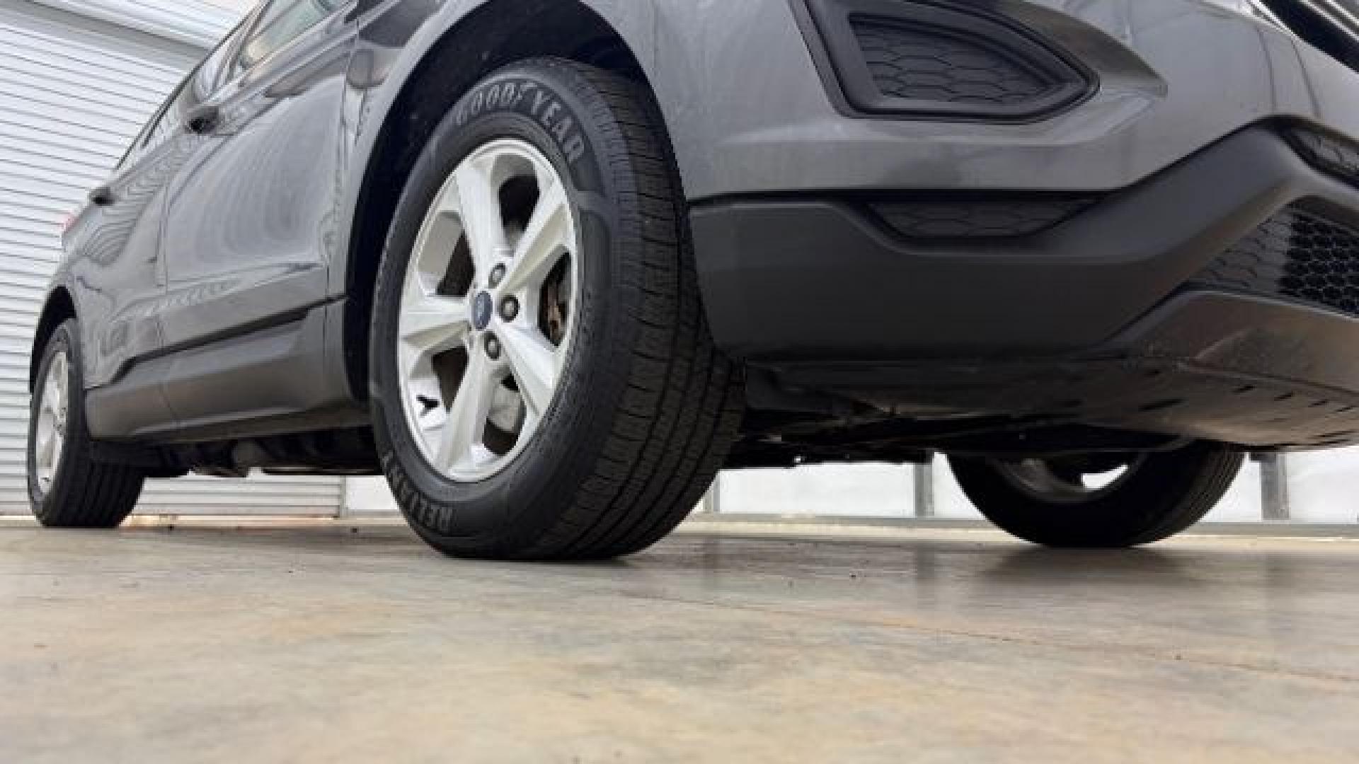 2016 Gray Ford Edge SE (2FMPK4G98GB) with an EcoBoost 2L I-4 gasoline direct injection engine, located at 1806 Veterans Memorial Hwy SW, Austell, GA, 30168, (770) 944-9558, 33.817959, -84.606987 - Photo#19