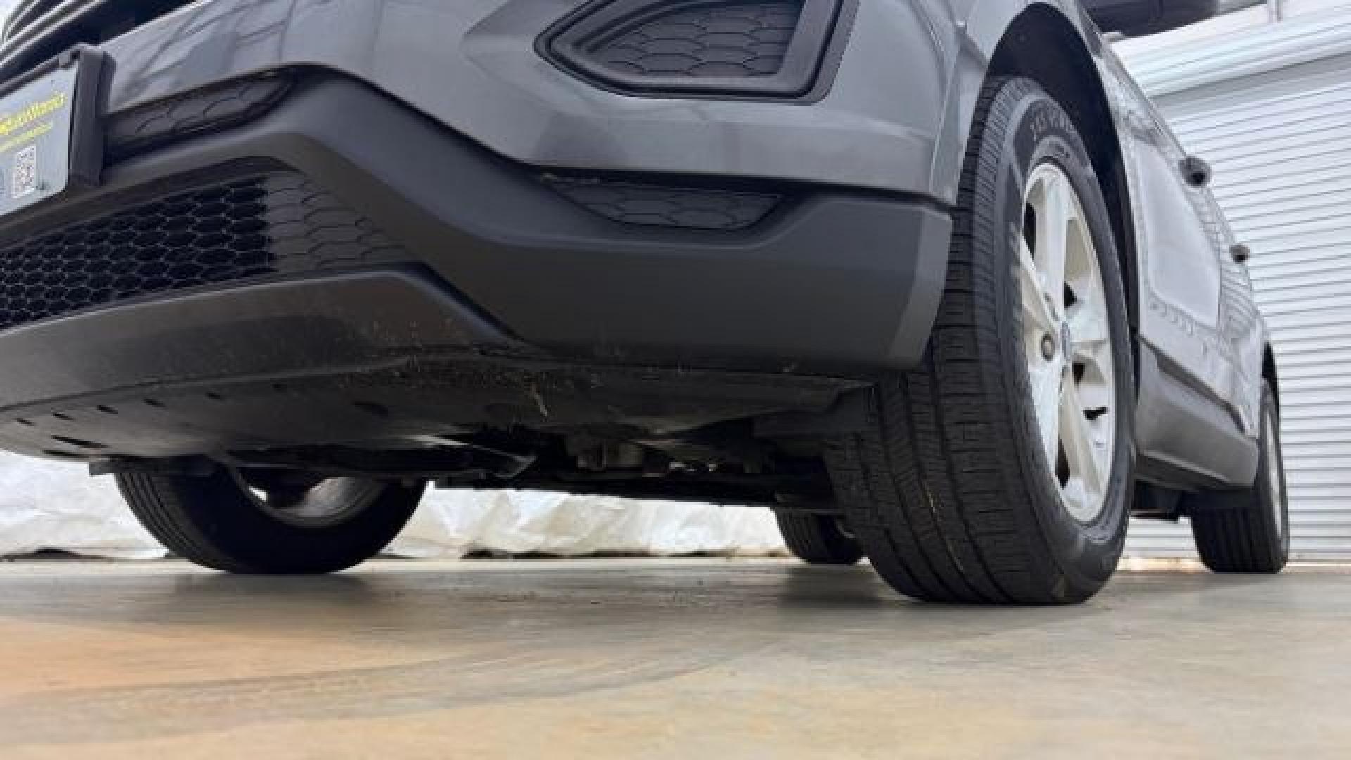 2016 Gray Ford Edge SE (2FMPK4G98GB) with an EcoBoost 2L I-4 gasoline direct injection engine, located at 1806 Veterans Memorial Hwy SW, Austell, GA, 30168, (770) 944-9558, 33.817959, -84.606987 - Photo#20