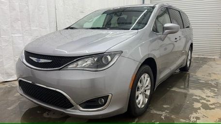 2018 Silver Chrysler Pacifica Touring Plus (2C4RC1FG8JR) with an 3.6L V-6 DOHC engine, located at 1806 Veterans Memorial Hwy SW, Austell, GA, 30168, (770) 944-9558, 33.817959, -84.606987 - Photo#0