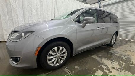 2018 Silver Chrysler Pacifica Touring Plus (2C4RC1FG8JR) with an 3.6L V-6 DOHC engine, located at 1806 Veterans Memorial Hwy SW, Austell, GA, 30168, (770) 944-9558, 33.817959, -84.606987 - Photo#1