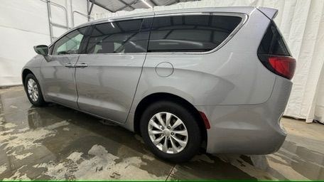 2018 Silver Chrysler Pacifica Touring Plus (2C4RC1FG8JR) with an 3.6L V-6 DOHC engine, located at 1806 Veterans Memorial Hwy SW, Austell, GA, 30168, (770) 944-9558, 33.817959, -84.606987 - Photo#2