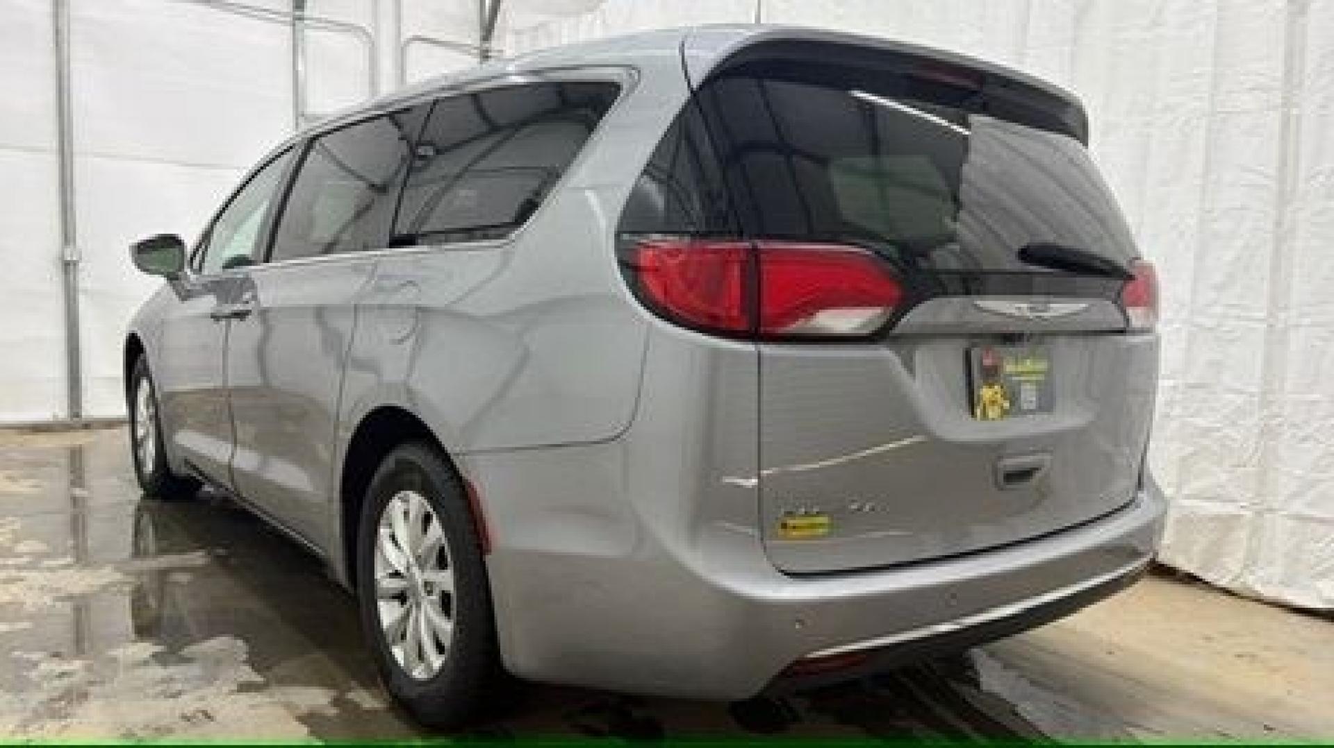 2018 Silver Chrysler Pacifica Touring Plus (2C4RC1FG8JR) with an 3.6L V-6 DOHC engine, located at 1806 Veterans Memorial Hwy SW, Austell, GA, 30168, (770) 944-9558, 33.817959, -84.606987 - Photo#3