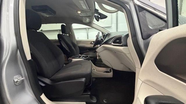 2018 Silver Chrysler Pacifica Touring Plus (2C4RC1FG8JR) with an 3.6L V-6 DOHC engine, located at 1806 Veterans Memorial Hwy SW, Austell, GA, 30168, (770) 944-9558, 33.817959, -84.606987 - Photo#18