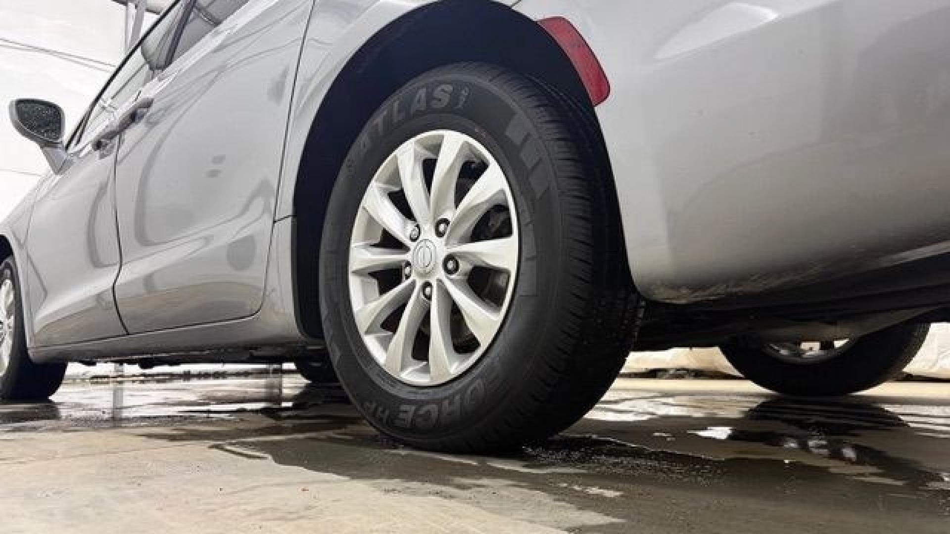 2018 Silver Chrysler Pacifica Touring Plus (2C4RC1FG8JR) with an 3.6L V-6 DOHC engine, located at 1806 Veterans Memorial Hwy SW, Austell, GA, 30168, (770) 944-9558, 33.817959, -84.606987 - Photo#21