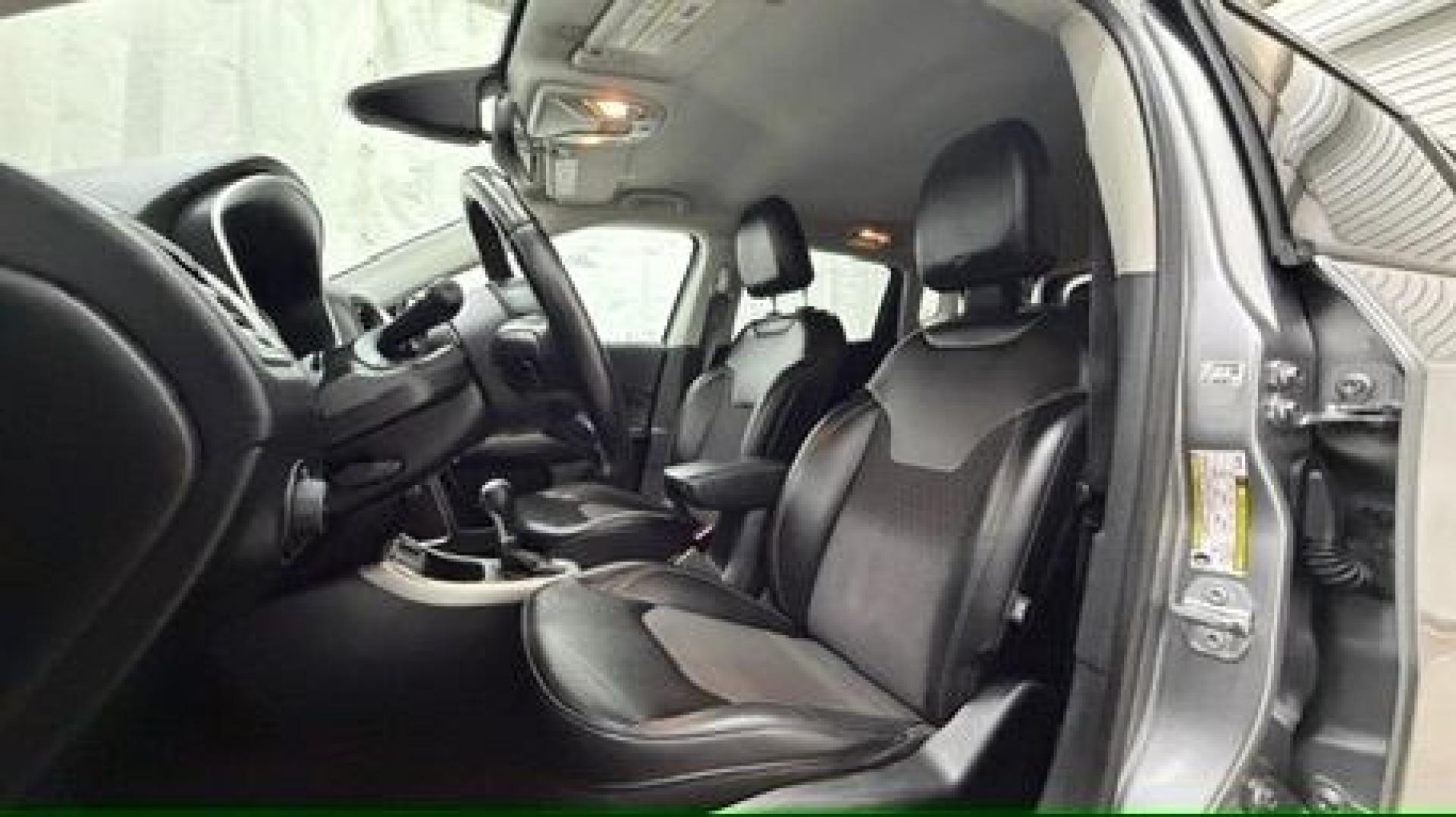 2019 Silver Jeep Compass Latitude FWD (3C4NJCBB2KT) with an 2.4L I-4 variable valve control engine, located at 1806 Veterans Memorial Hwy SW, Austell, GA, 30168, (770) 944-9558, 33.817959, -84.606987 - Photo#12