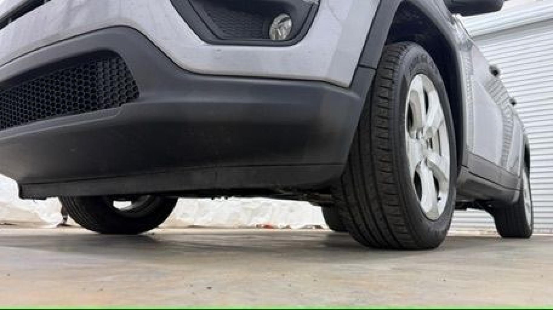 2019 Silver Jeep Compass Latitude FWD (3C4NJCBB2KT) with an 2.4L I-4 variable valve control engine, located at 1806 Veterans Memorial Hwy SW, Austell, GA, 30168, (770) 944-9558, 33.817959, -84.606987 - Photo#21