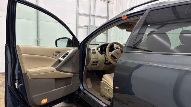 2011 Gray Nissan Murano SV (JN8AZ1MU1BW) with an 3.5L V-6 DOHC engine, located at 1806 Veterans Memorial Hwy SW, Austell, GA, 30168, (770) 944-9558, 33.817959, -84.606987 - Photo#10