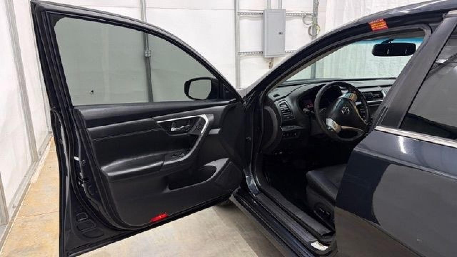2017 BLACK Nissan Altima 2.5 SL (1N4AL3AP9HC) with an 2.5L I-4 DOHC engine, located at 1806 Veterans Memorial Hwy SW, Austell, GA, 30168, (770) 944-9558, 33.817959, -84.606987- Photo#10