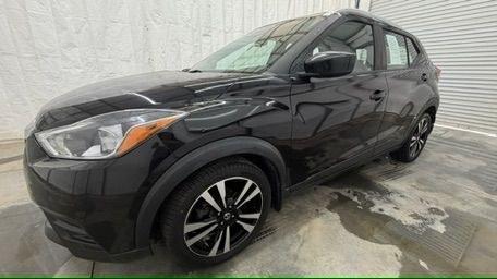 2020 Black Nissan Kicks SV Xtronic CVT (3N1CP5CV3LL) with an 1.6L I-4 DOHC engine, located at 1806 Veterans Memorial Hwy SW, Austell, GA, 30168, (770) 944-9558, 33.817959, -84.606987 - Photo#1