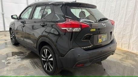 2020 Black Nissan Kicks SV Xtronic CVT (3N1CP5CV3LL) with an 1.6L I-4 DOHC engine, located at 1806 Veterans Memorial Hwy SW, Austell, GA, 30168, (770) 944-9558, 33.817959, -84.606987 - Photo#3