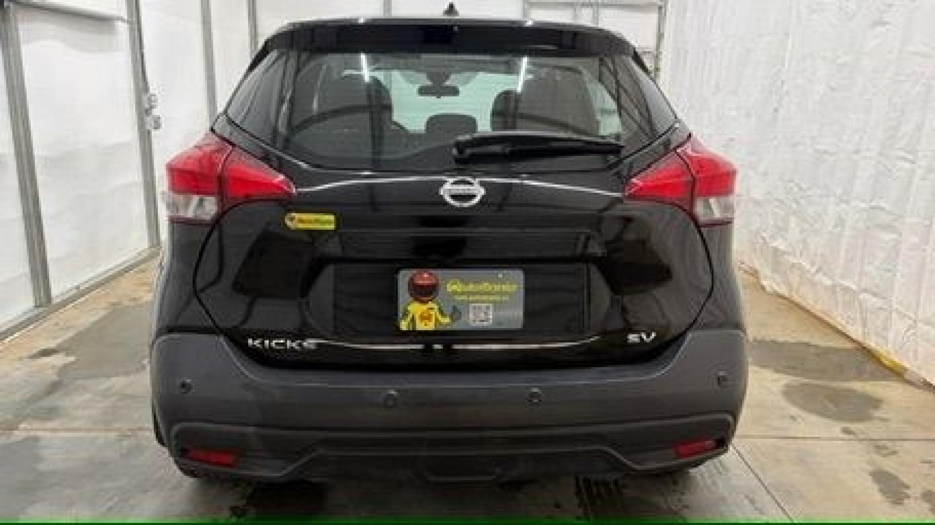 2020 Black Nissan Kicks SV Xtronic CVT (3N1CP5CV3LL) with an 1.6L I-4 DOHC engine, located at 1806 Veterans Memorial Hwy SW, Austell, GA, 30168, (770) 944-9558, 33.817959, -84.606987- Photo#4