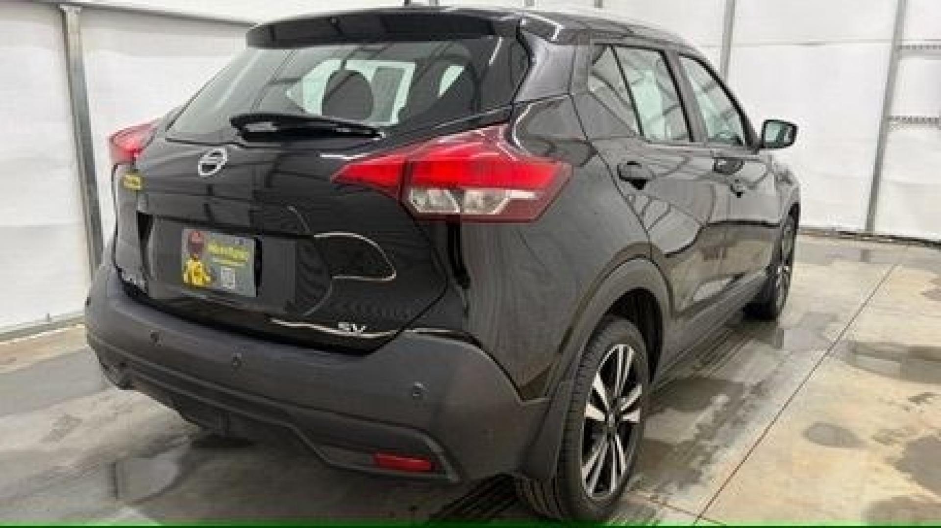 2020 Black Nissan Kicks SV Xtronic CVT (3N1CP5CV3LL) with an 1.6L I-4 DOHC engine, located at 1806 Veterans Memorial Hwy SW, Austell, GA, 30168, (770) 944-9558, 33.817959, -84.606987- Photo#5