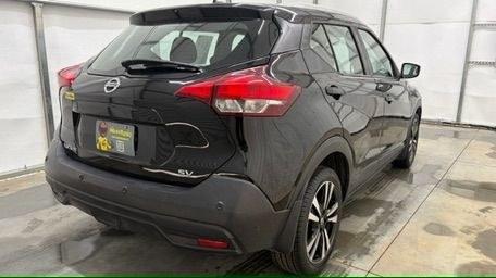 2020 Black Nissan Kicks SV Xtronic CVT (3N1CP5CV3LL) with an 1.6L I-4 DOHC engine, located at 1806 Veterans Memorial Hwy SW, Austell, GA, 30168, (770) 944-9558, 33.817959, -84.606987 - Photo#5