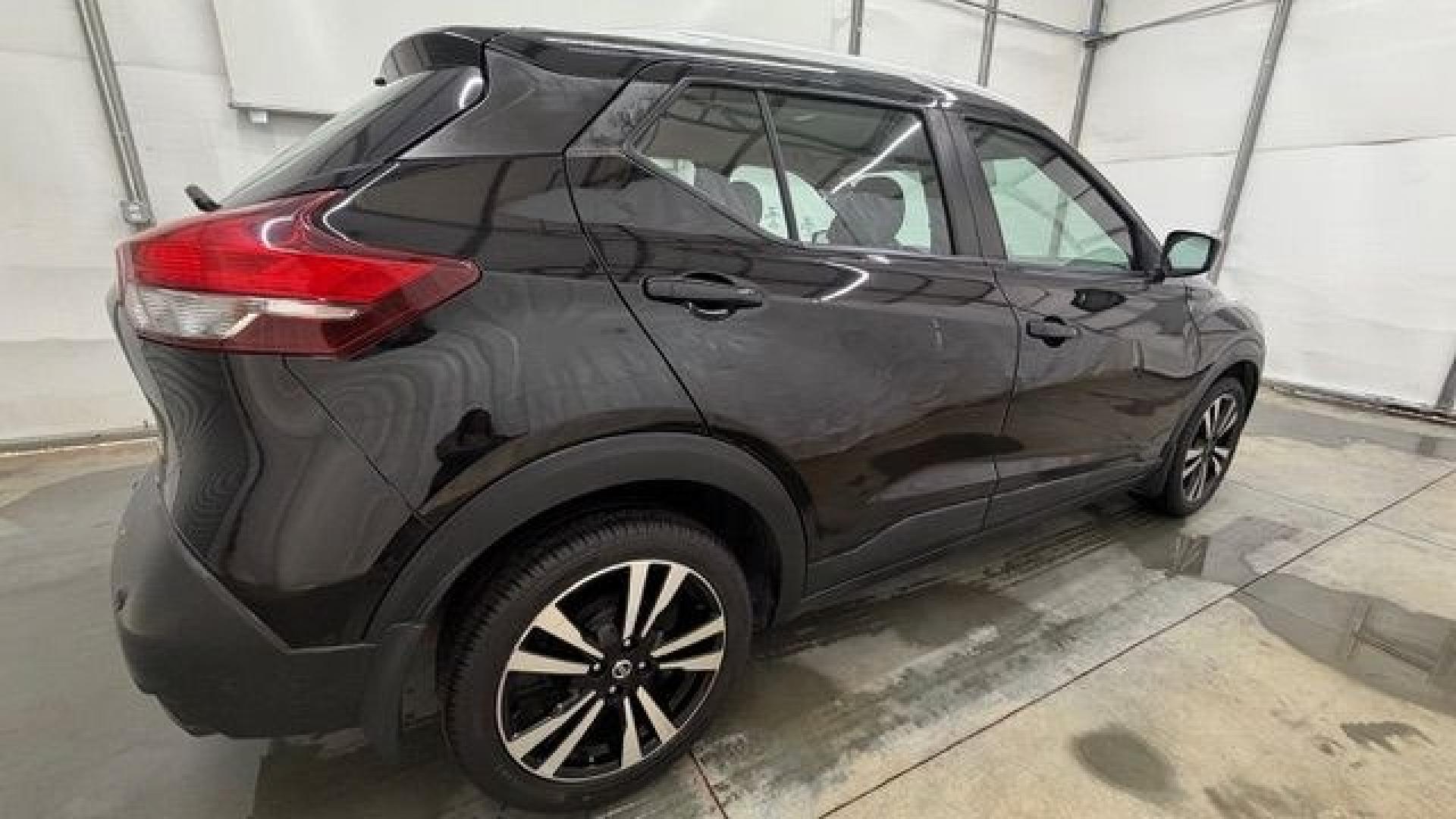 2020 Black Nissan Kicks SV Xtronic CVT (3N1CP5CV3LL) with an 1.6L I-4 DOHC engine, located at 1806 Veterans Memorial Hwy SW, Austell, GA, 30168, (770) 944-9558, 33.817959, -84.606987- Photo#6