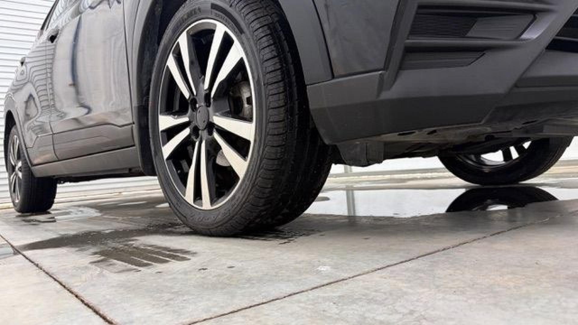 2020 Black Nissan Kicks SV Xtronic CVT (3N1CP5CV3LL) with an 1.6L I-4 DOHC engine, located at 1806 Veterans Memorial Hwy SW, Austell, GA, 30168, (770) 944-9558, 33.817959, -84.606987- Photo#18