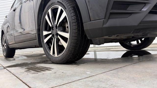 2020 Black Nissan Kicks SV Xtronic CVT (3N1CP5CV3LL) with an 1.6L I-4 DOHC engine, located at 1806 Veterans Memorial Hwy SW, Austell, GA, 30168, (770) 944-9558, 33.817959, -84.606987 - Photo#18