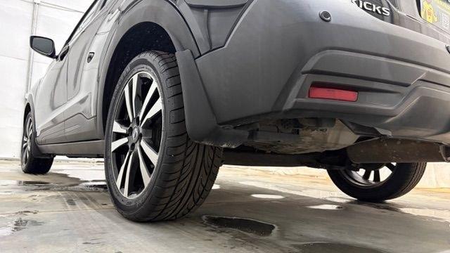 2020 Black Nissan Kicks SV Xtronic CVT (3N1CP5CV3LL) with an 1.6L I-4 DOHC engine, located at 1806 Veterans Memorial Hwy SW, Austell, GA, 30168, (770) 944-9558, 33.817959, -84.606987 - Photo#20