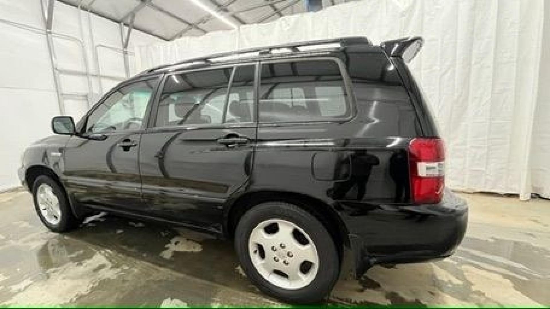 2005 Black Toyota Highlander V6 | Limited V6 (JTEDP21A150) with an 3.3L V-6 DOHC engine, located at 1806 Veterans Memorial Hwy SW, Austell, GA, 30168, (770) 944-9558, 33.817959, -84.606987 - Photo#2
