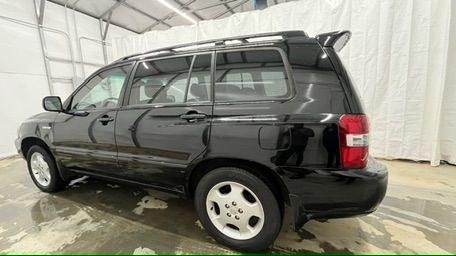 2005 Black Toyota Highlander V6 | Limited V6 (JTEDP21A150) with an 3.3L V-6 DOHC engine, located at 1806 Veterans Memorial Hwy SW, Austell, GA, 30168, (770) 944-9558, 33.817959, -84.606987 - Photo#2