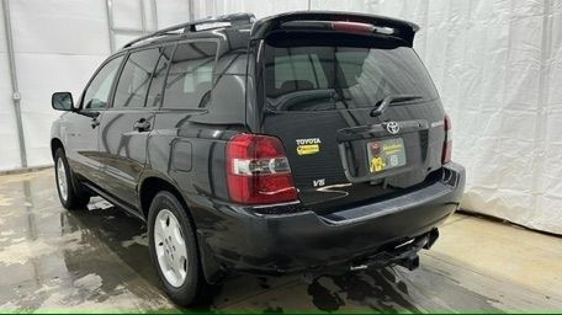 2005 Black Toyota Highlander V6 | Limited V6 (JTEDP21A150) with an 3.3L V-6 DOHC engine, located at 1806 Veterans Memorial Hwy SW, Austell, GA, 30168, (770) 944-9558, 33.817959, -84.606987 - Photo#3