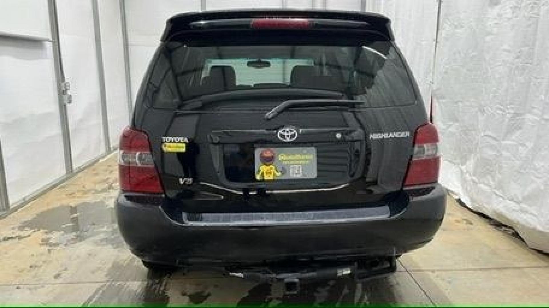 2005 Black Toyota Highlander V6 | Limited V6 (JTEDP21A150) with an 3.3L V-6 DOHC engine, located at 1806 Veterans Memorial Hwy SW, Austell, GA, 30168, (770) 944-9558, 33.817959, -84.606987 - Photo#4