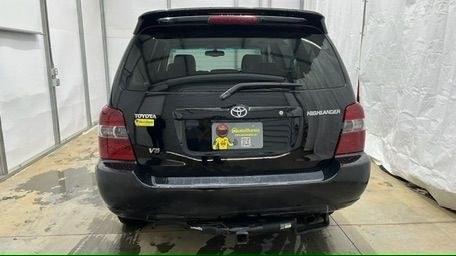 2005 Black Toyota Highlander V6 | Limited V6 (JTEDP21A150) with an 3.3L V-6 DOHC engine, located at 1806 Veterans Memorial Hwy SW, Austell, GA, 30168, (770) 944-9558, 33.817959, -84.606987 - Photo#4