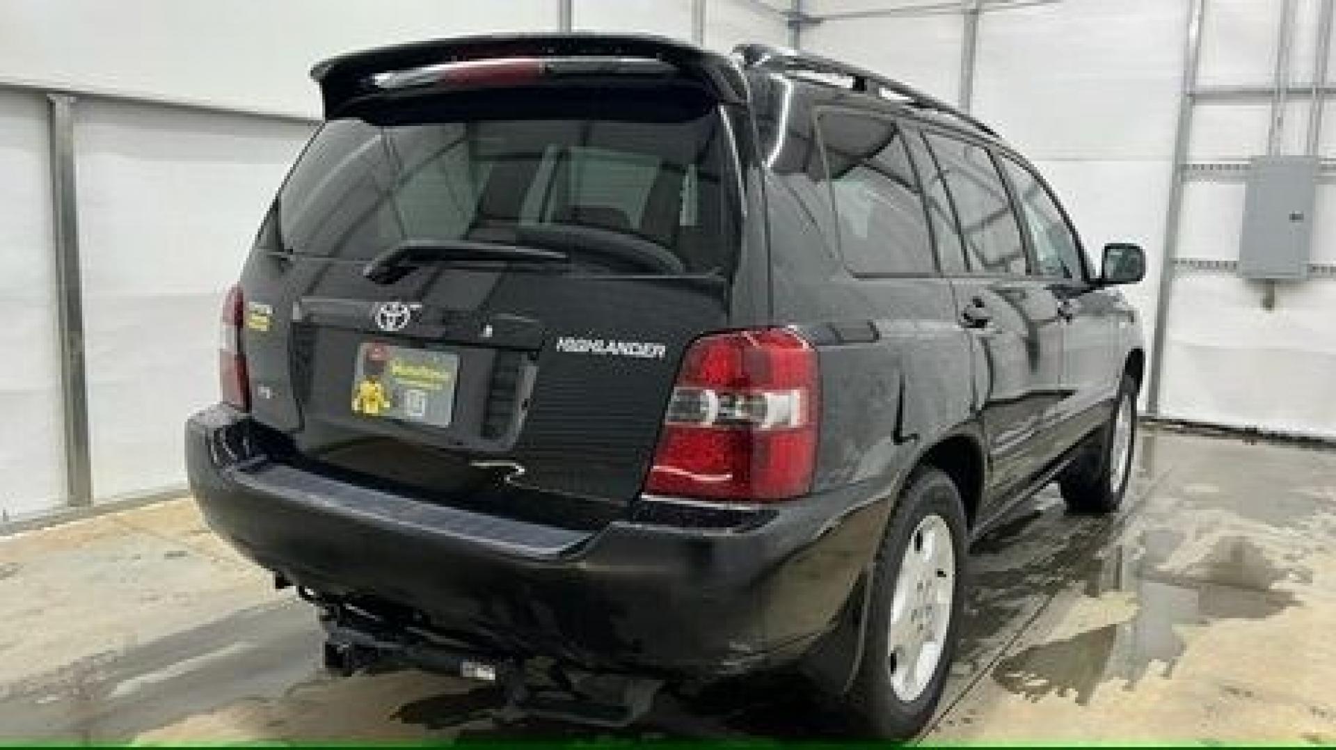 2005 Black Toyota Highlander V6 | Limited V6 (JTEDP21A150) with an 3.3L V-6 DOHC engine, located at 1806 Veterans Memorial Hwy SW, Austell, GA, 30168, (770) 944-9558, 33.817959, -84.606987 - Photo#5