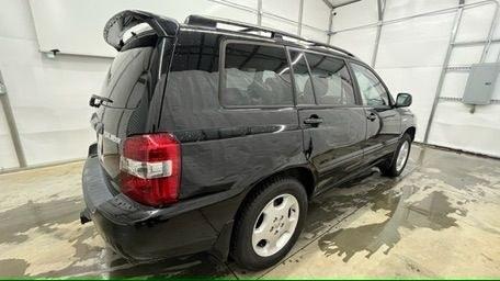 2005 Black Toyota Highlander V6 | Limited V6 (JTEDP21A150) with an 3.3L V-6 DOHC engine, located at 1806 Veterans Memorial Hwy SW, Austell, GA, 30168, (770) 944-9558, 33.817959, -84.606987 - Photo#6