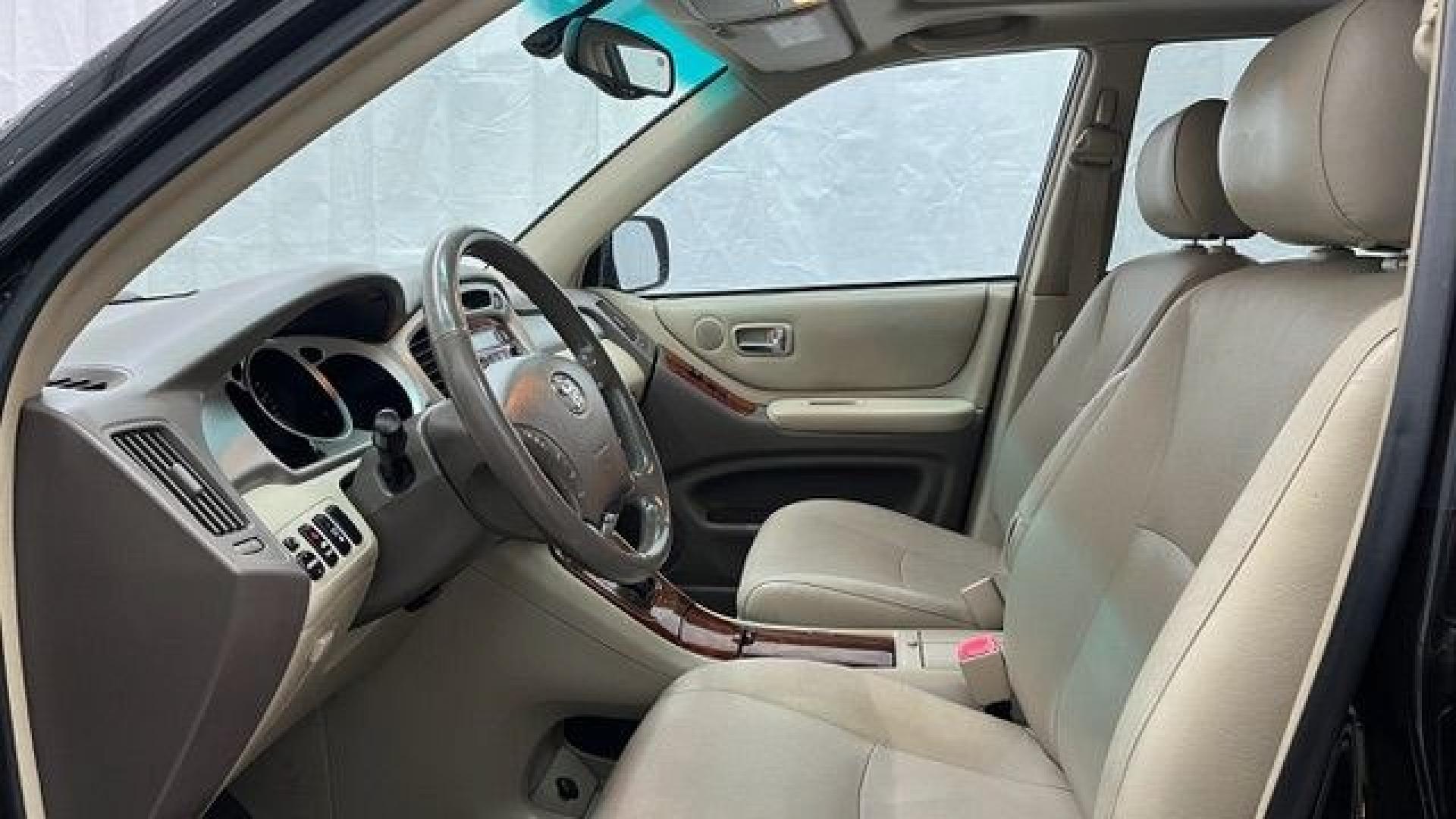 2005 Black Toyota Highlander V6 | Limited V6 (JTEDP21A150) with an 3.3L V-6 DOHC engine, located at 1806 Veterans Memorial Hwy SW, Austell, GA, 30168, (770) 944-9558, 33.817959, -84.606987 - Photo#11