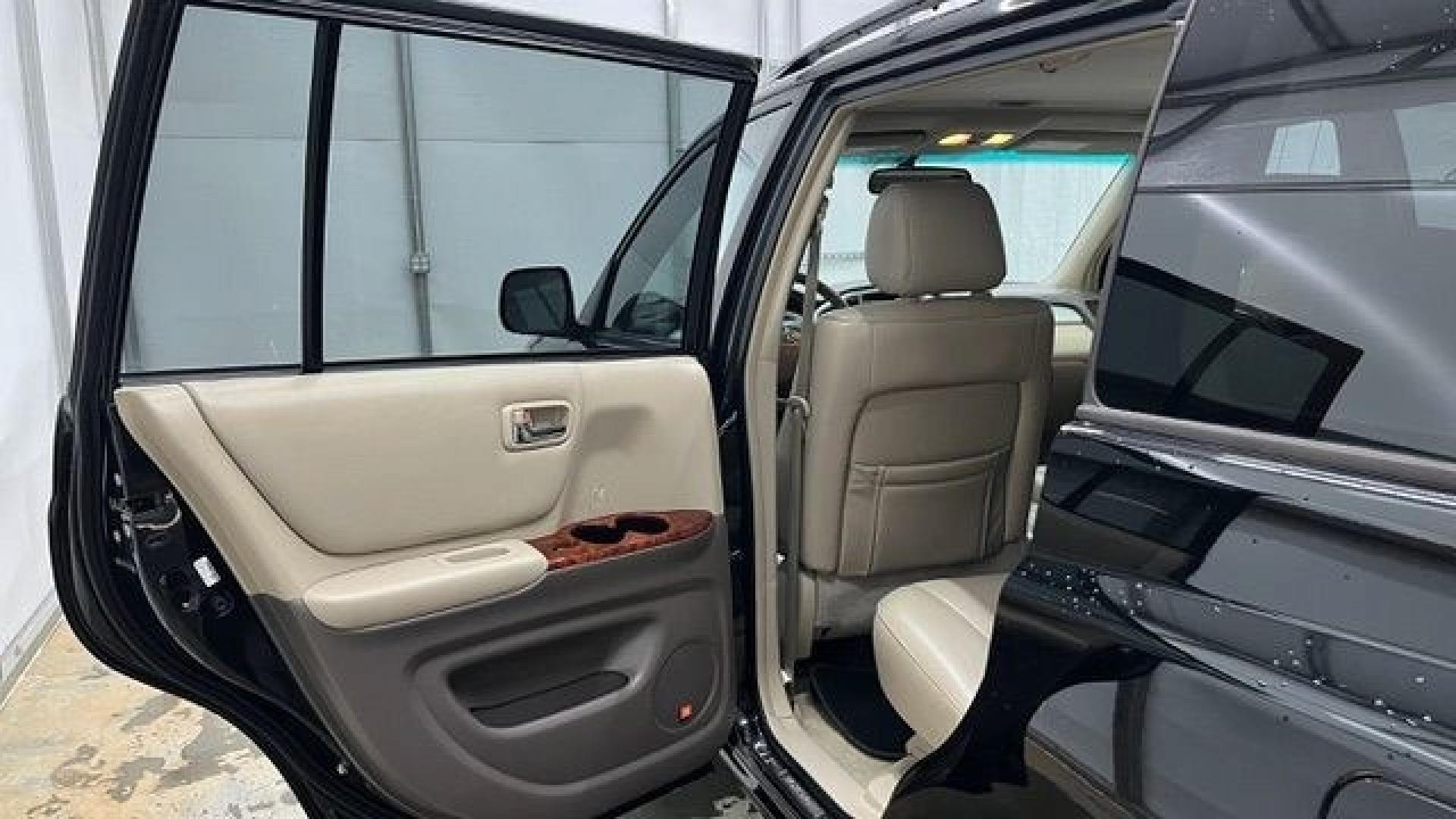 2005 Black Toyota Highlander V6 | Limited V6 (JTEDP21A150) with an 3.3L V-6 DOHC engine, located at 1806 Veterans Memorial Hwy SW, Austell, GA, 30168, (770) 944-9558, 33.817959, -84.606987 - Photo#13