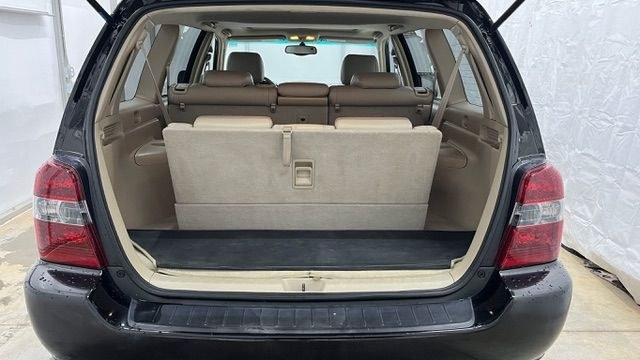 2005 Black Toyota Highlander V6 | Limited V6 (JTEDP21A150) with an 3.3L V-6 DOHC engine, located at 1806 Veterans Memorial Hwy SW, Austell, GA, 30168, (770) 944-9558, 33.817959, -84.606987 - Photo#16