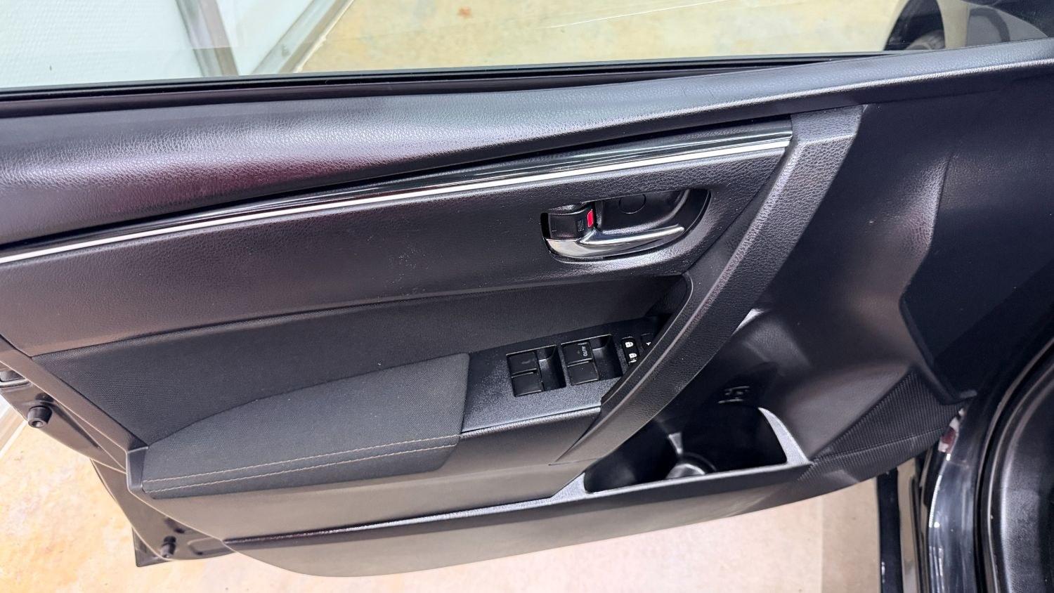 2019 Black Toyota Corolla LE (5YFBURHE2KP) with an 1.8L I-4 DOHC engine, located at 1806 Veterans Memorial Hwy SW, Austell, GA, 30168, (770) 944-9558, 33.817959, -84.606987- Photo#10