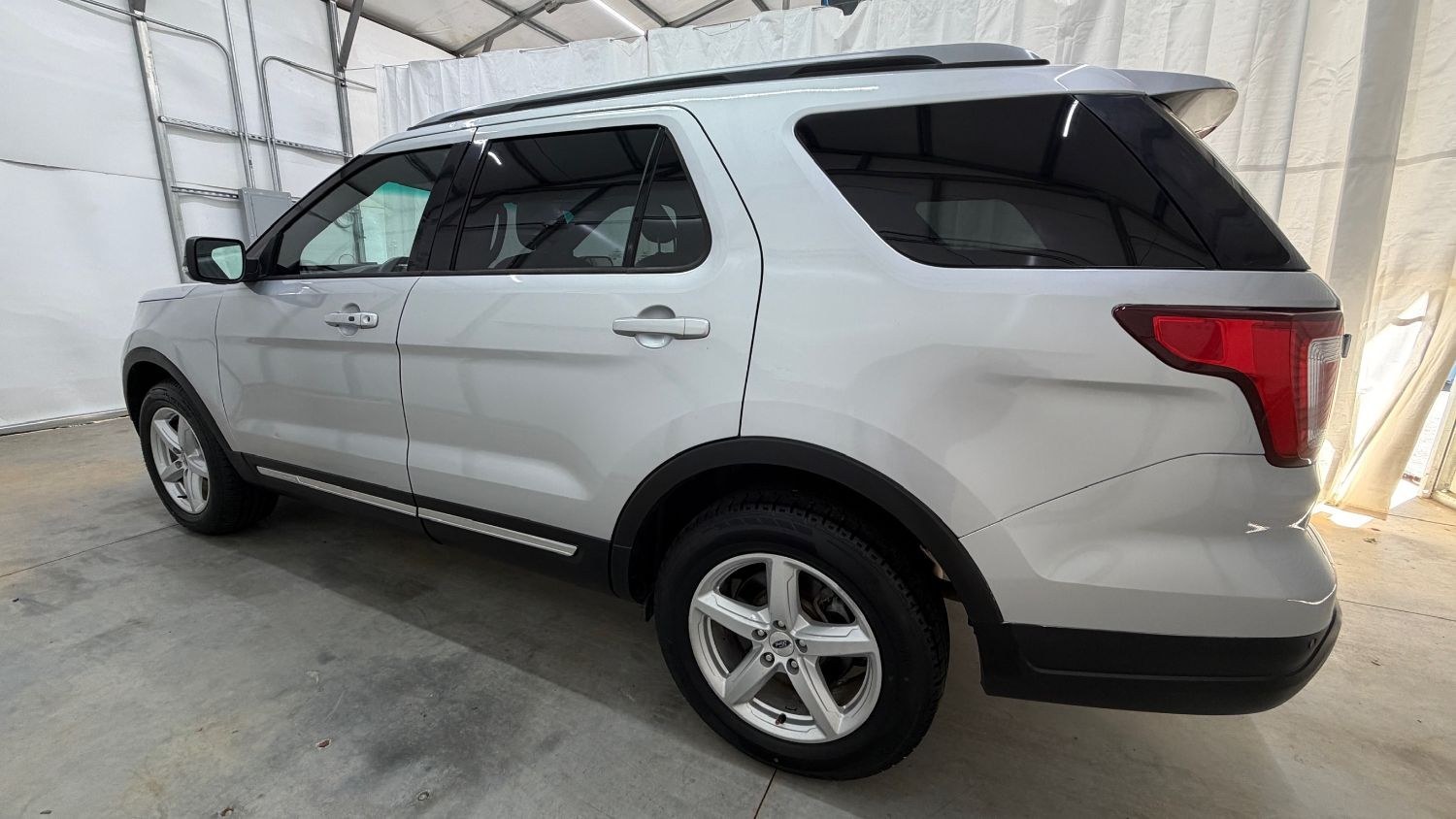 2018 Silver Ford Explorer XLT (1FM5K7DH7JG) , located at 1806 Veterans Memorial Hwy SW, Austell, GA, 30168, (770) 944-9558, 33.817959, -84.606987- Photo#2