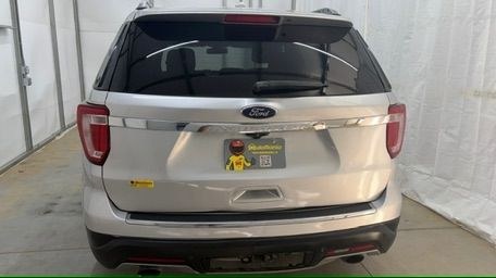 2018 Silver Ford Explorer XLT (1FM5K7DH7JG) , located at 1806 Veterans Memorial Hwy SW, Austell, GA, 30168, (770) 944-9558, 33.817959, -84.606987- Photo#4