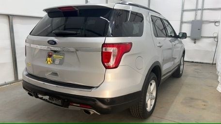 2018 Silver Ford Explorer XLT (1FM5K7DH7JG) , located at 1806 Veterans Memorial Hwy SW, Austell, GA, 30168, (770) 944-9558, 33.817959, -84.606987- Photo#5